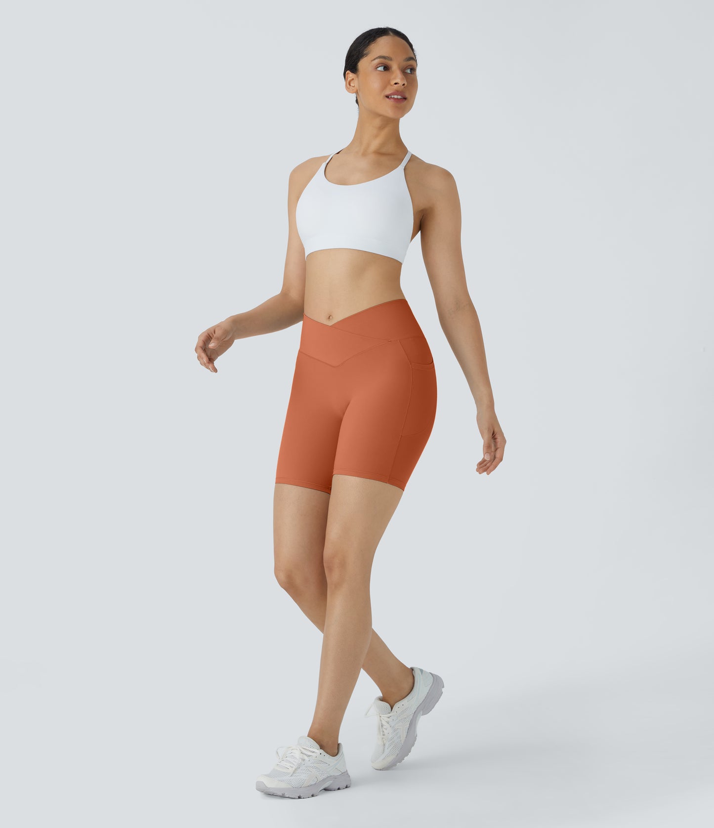 Høy midje, krysslommer i yoga-biker-shorts, 18 cm – UPF50+