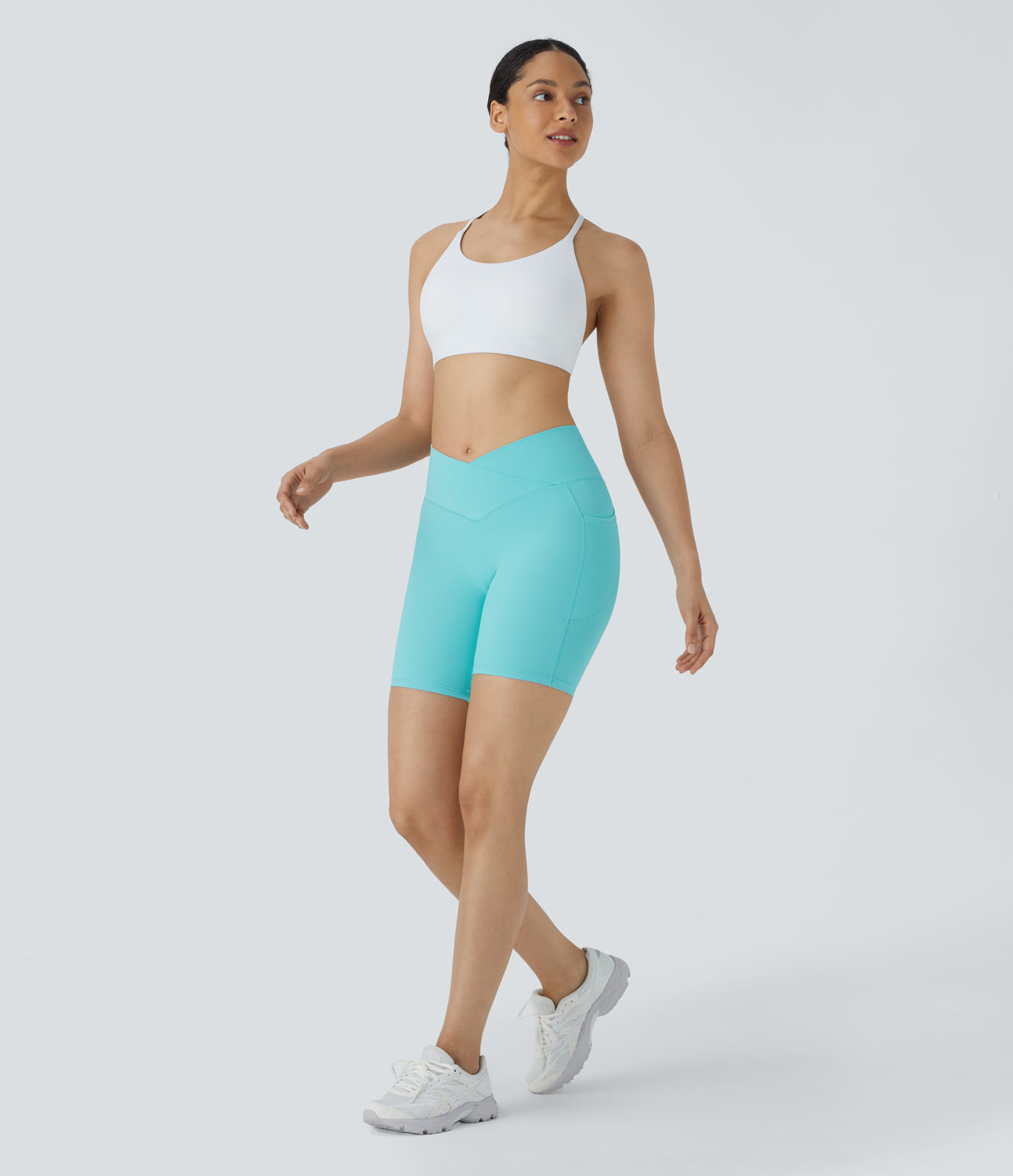 Høy midje, krysslommer i yoga-biker-shorts, 18 cm – UPF50+