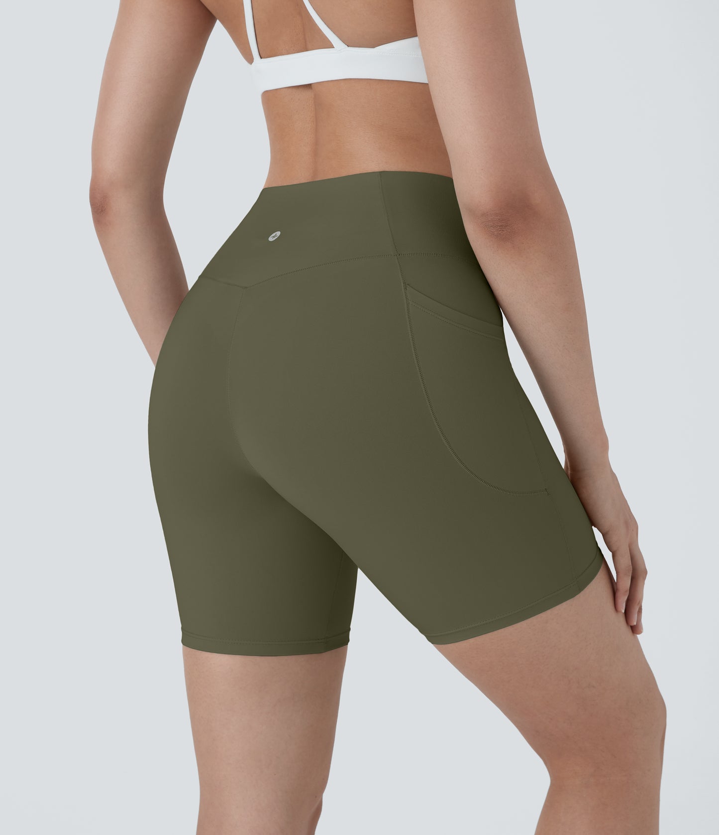 Høy midje, krysslommer i yoga-biker-shorts, 18 cm – UPF50+