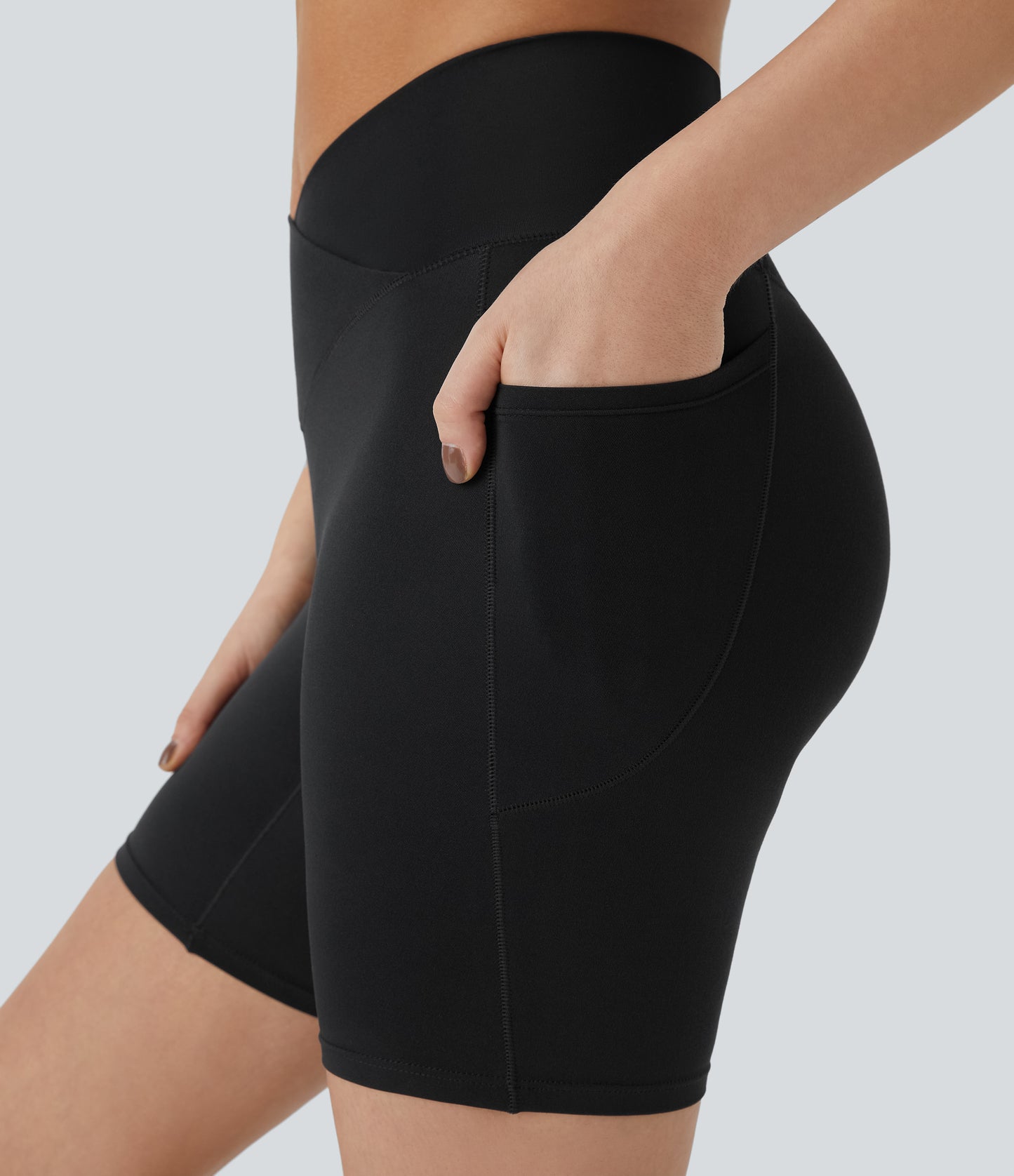 Høy midje, krysslommer i yoga-biker-shorts, 18 cm – UPF50+