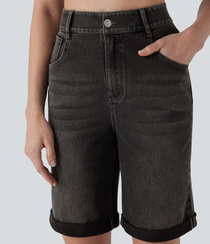 Lässige Bermuda-Shorts aus gewaschenem Denim mit hoch taillierten Taschen und gerolltem Saum