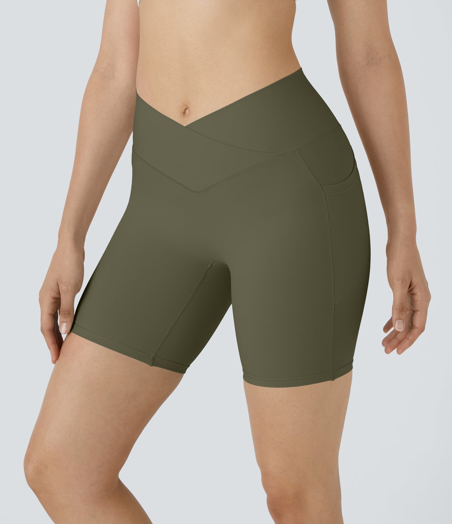Høy midje, krysslommer i yoga-biker-shorts, 18 cm – UPF50+