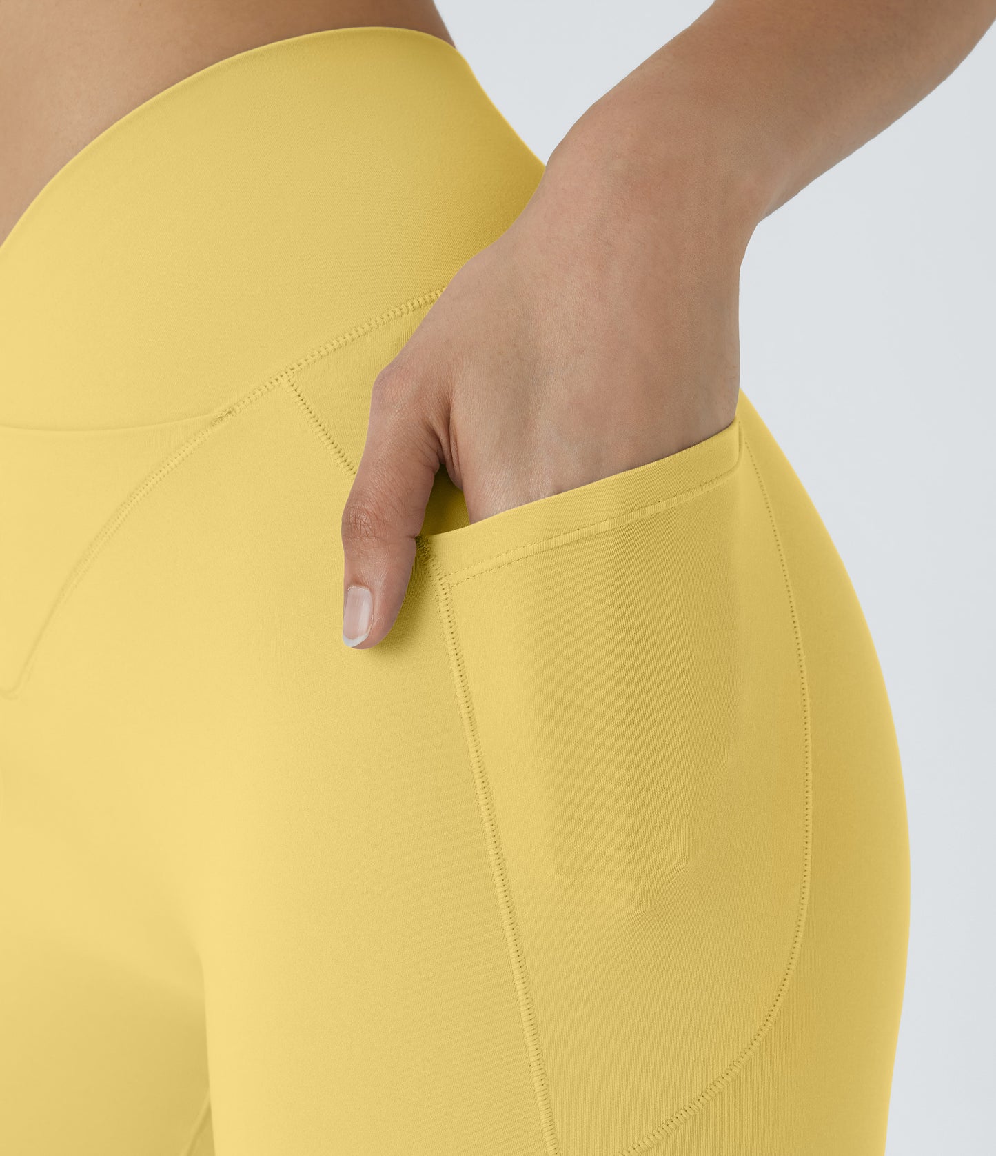 Høy midje, krysslommer i yoga-biker-shorts, 18 cm – UPF50+