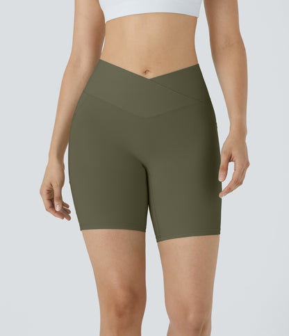 Høy midje, krysslommer i yoga-biker-shorts, 18 cm – UPF50+