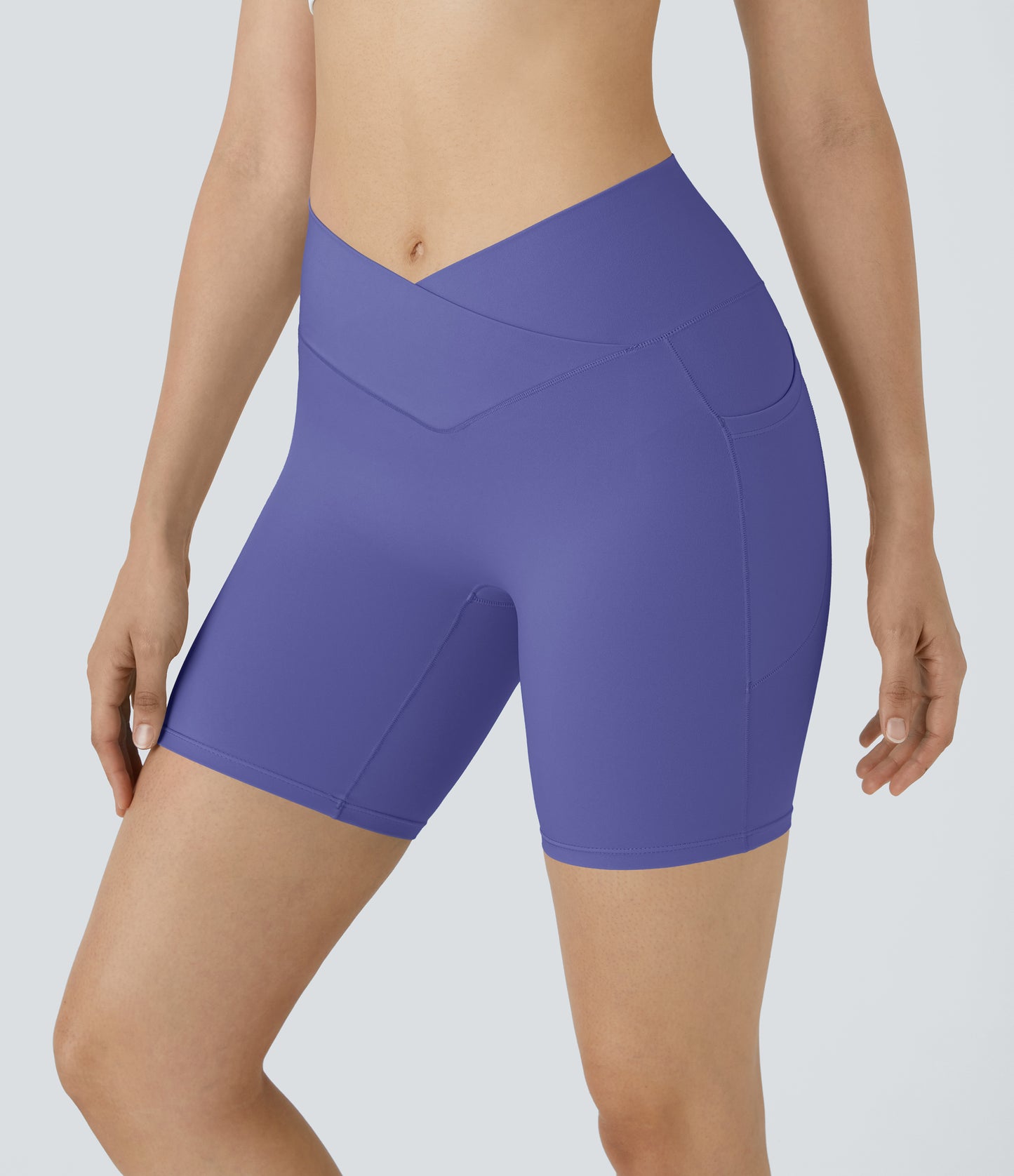 Høy midje, krysslommer i yoga-biker-shorts, 18 cm – UPF50+