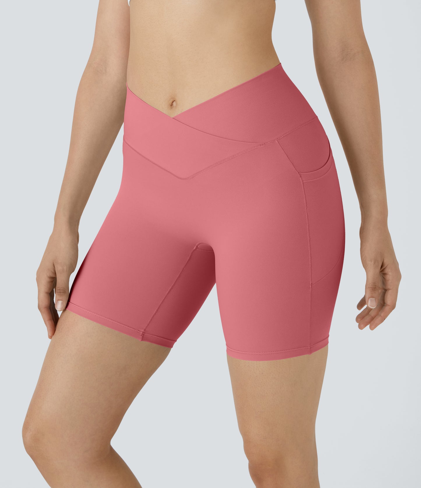 Høy midje, krysslommer i yoga-biker-shorts, 18 cm – UPF50+
