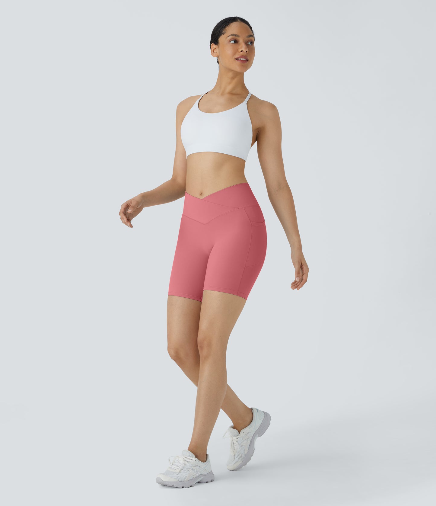 Høy midje, krysslommer i yoga-biker-shorts, 18 cm – UPF50+