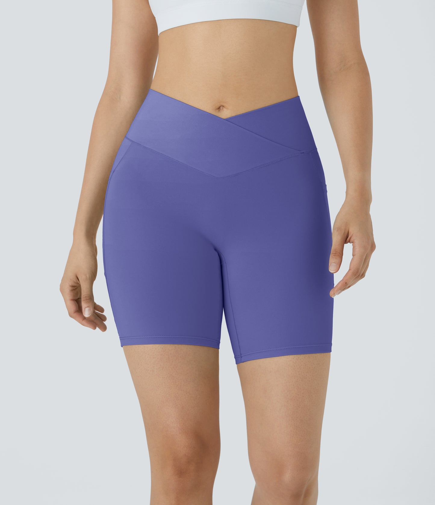 Høy midje, krysslommer i yoga-biker-shorts, 18 cm – UPF50+