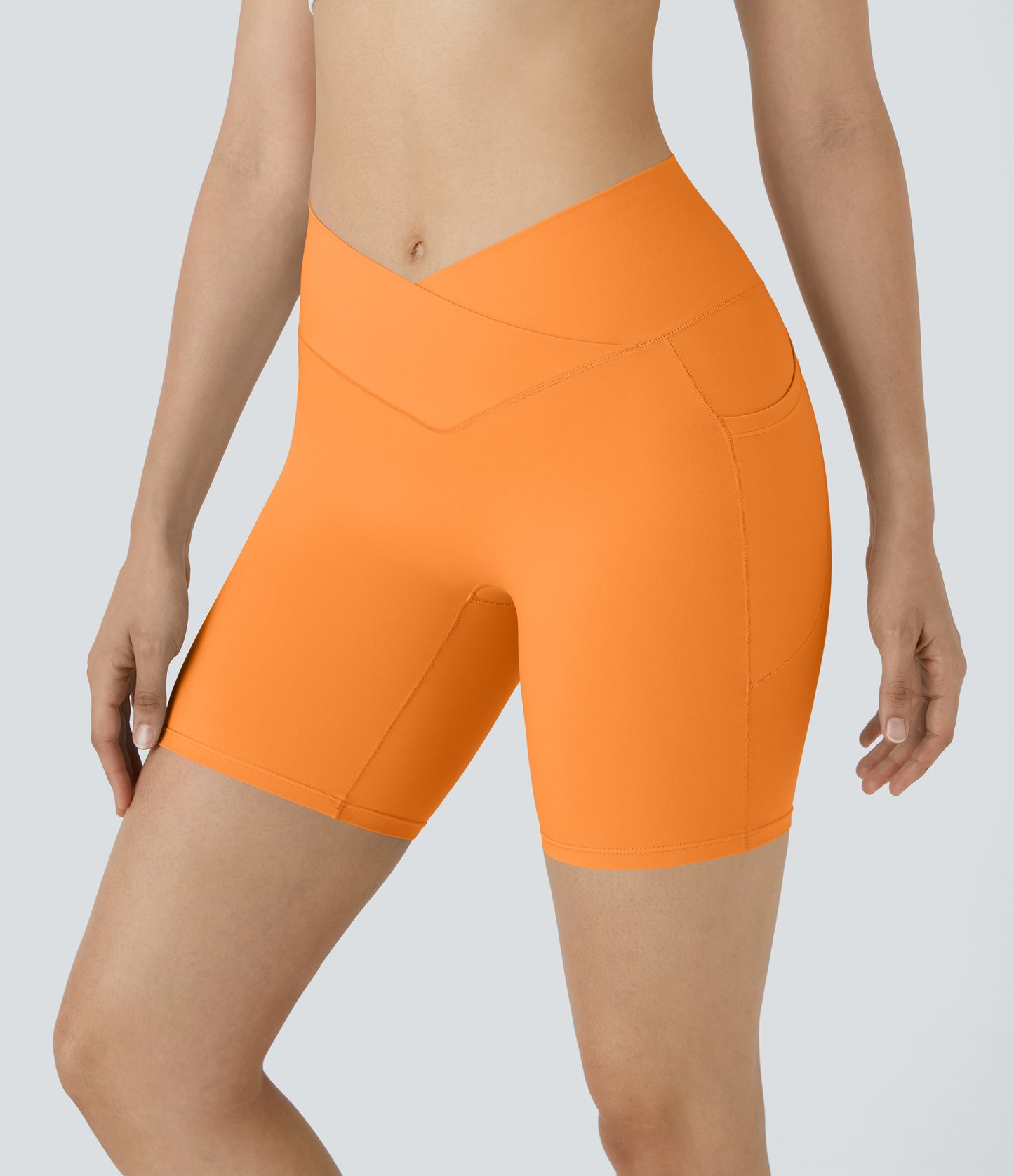 Høy midje, krysslommer i yoga-biker-shorts, 18 cm – UPF50+