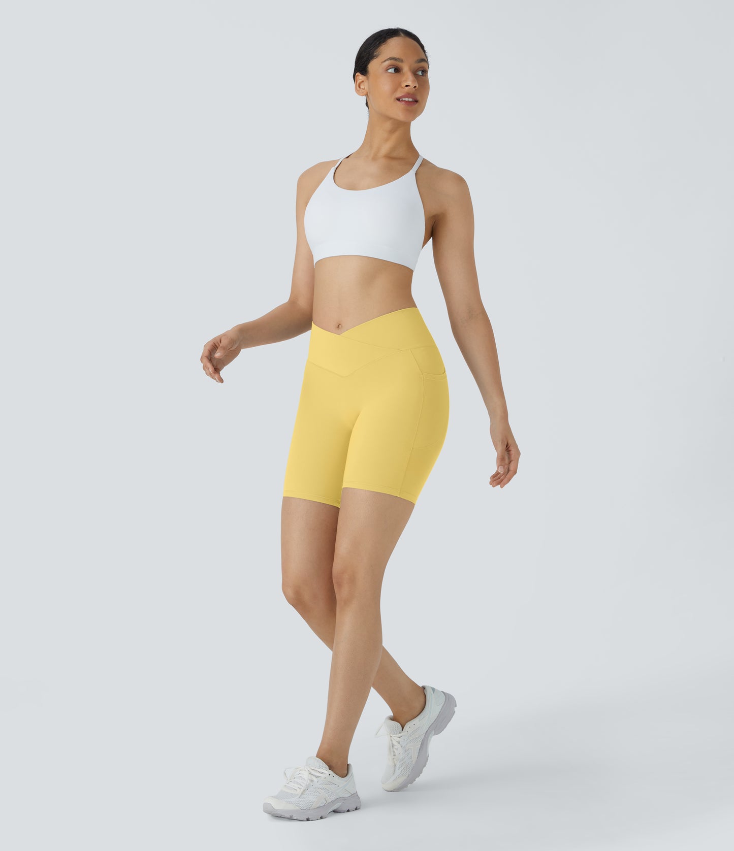 Høy midje, krysslommer i yoga-biker-shorts, 18 cm – UPF50+