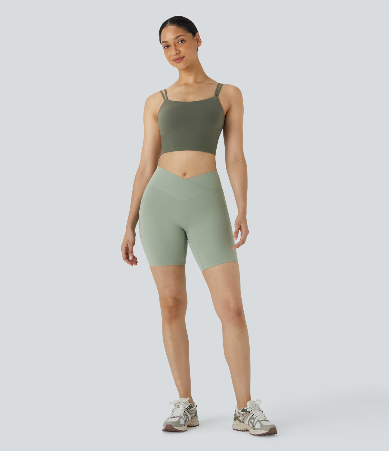 Høy midje, krysslommer i yoga-biker-shorts, 18 cm – UPF50+