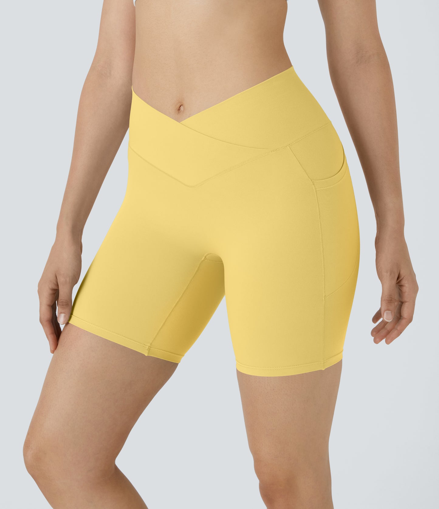 Høy midje, krysslommer i yoga-biker-shorts, 18 cm – UPF50+