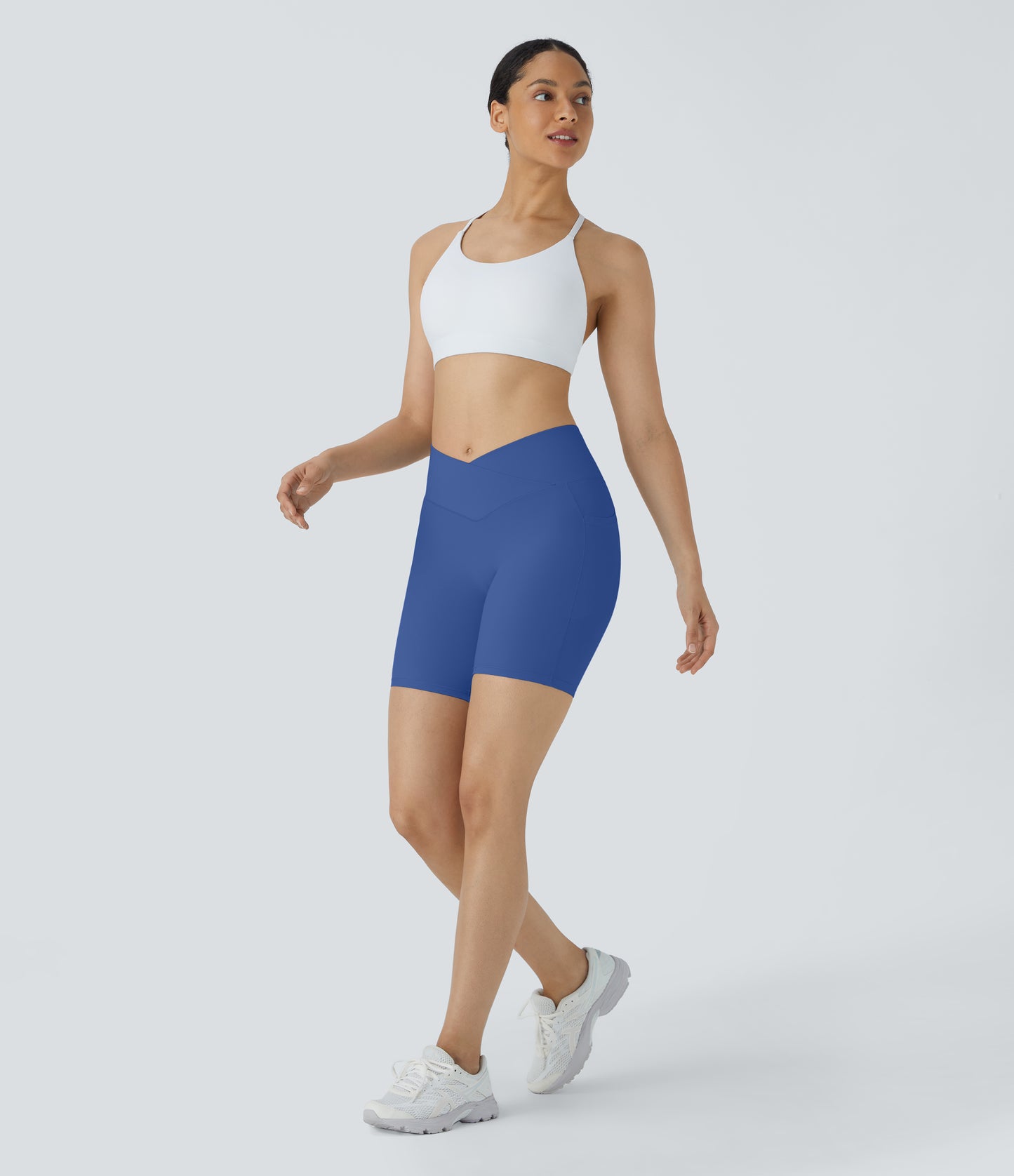 Høy midje, krysslommer i yoga-biker-shorts, 18 cm – UPF50+