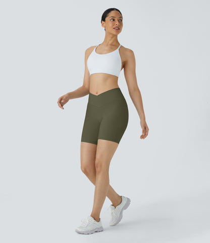 Høy midje, krysslommer i yoga-biker-shorts, 18 cm – UPF50+