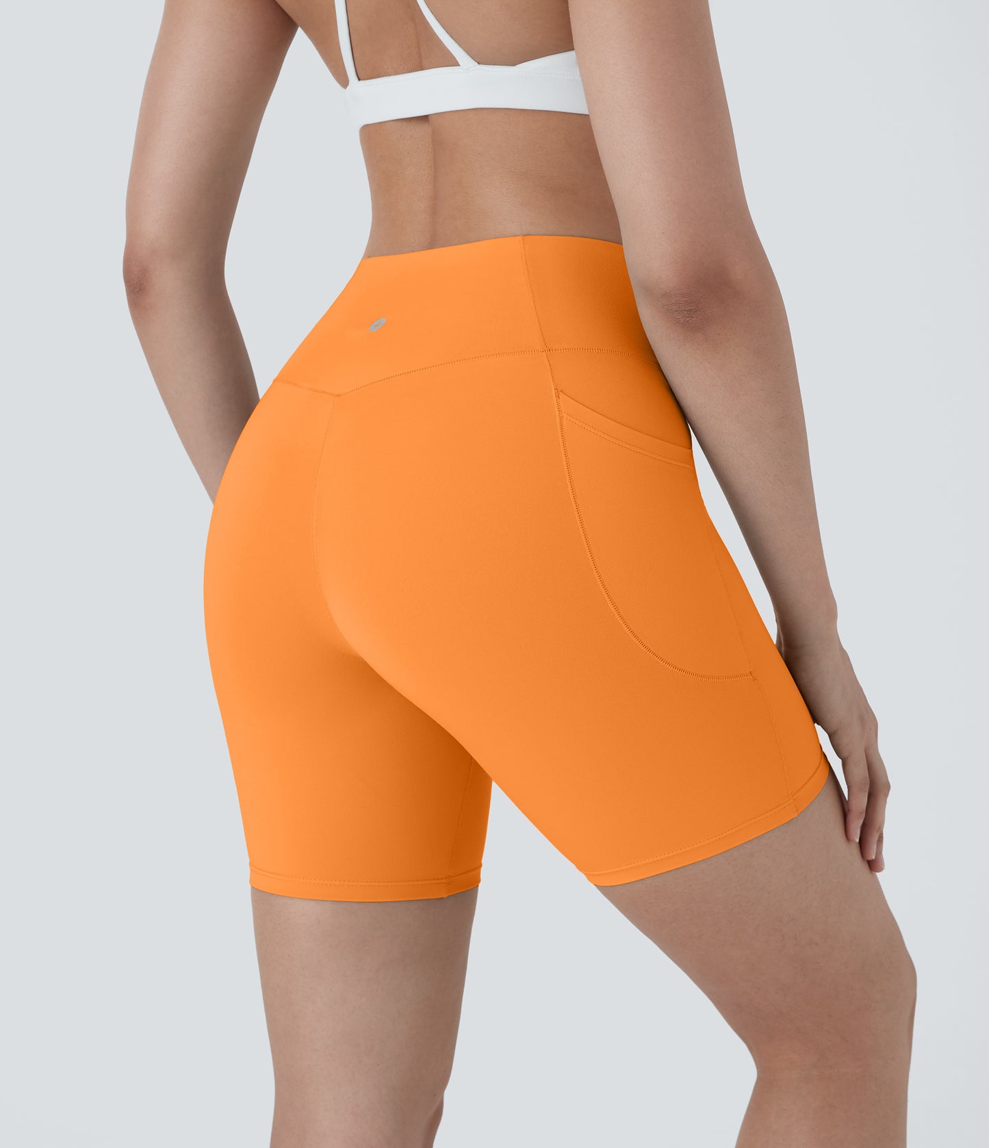 Høy midje, krysslommer i yoga-biker-shorts, 18 cm – UPF50+