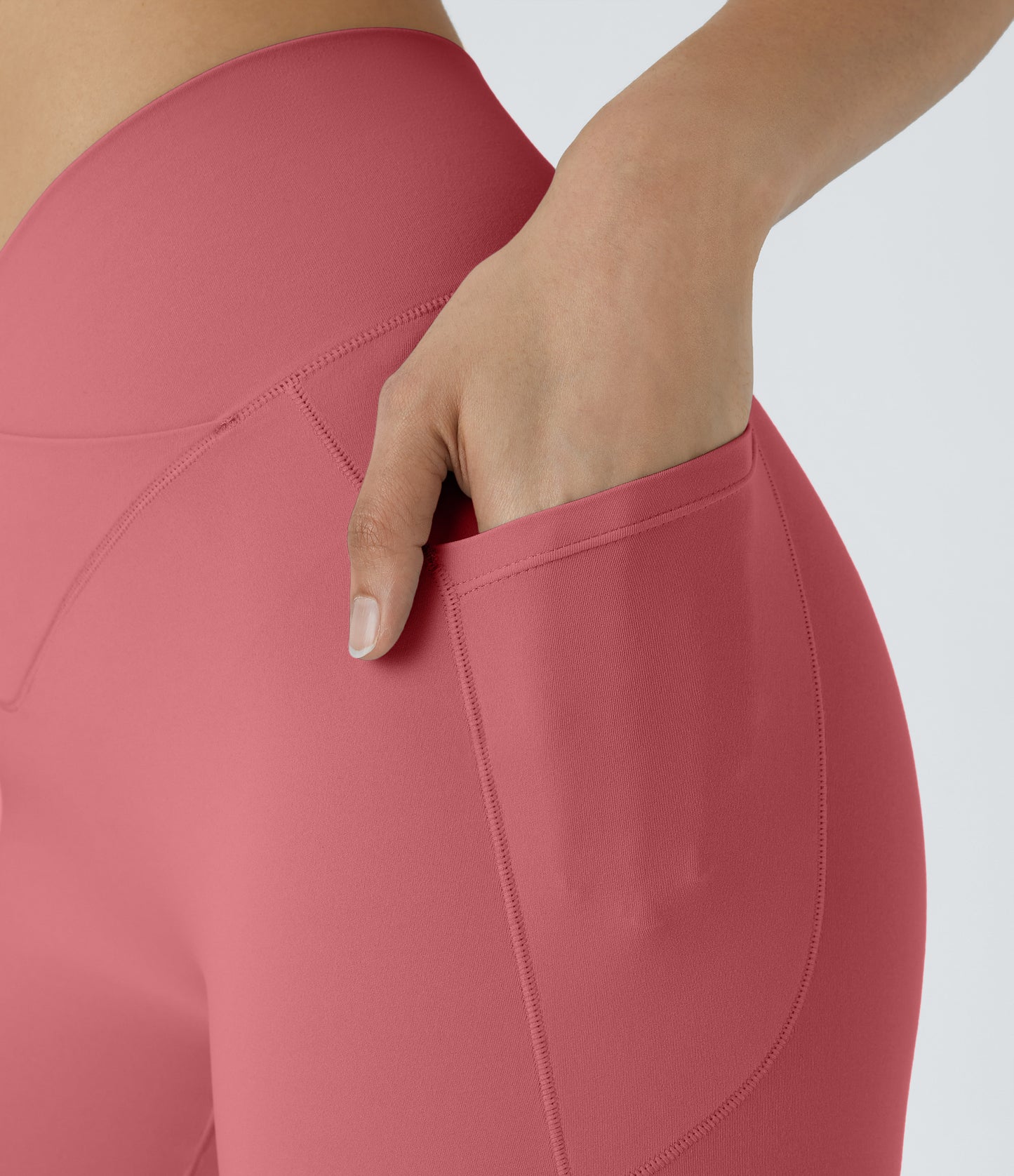 Høy midje, krysslommer i yoga-biker-shorts, 18 cm – UPF50+