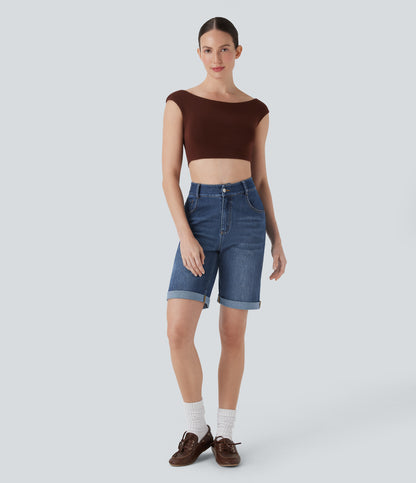 Lässige Bermuda-Shorts aus gewaschenem Denim mit hoch taillierten Taschen und gerolltem Saum
