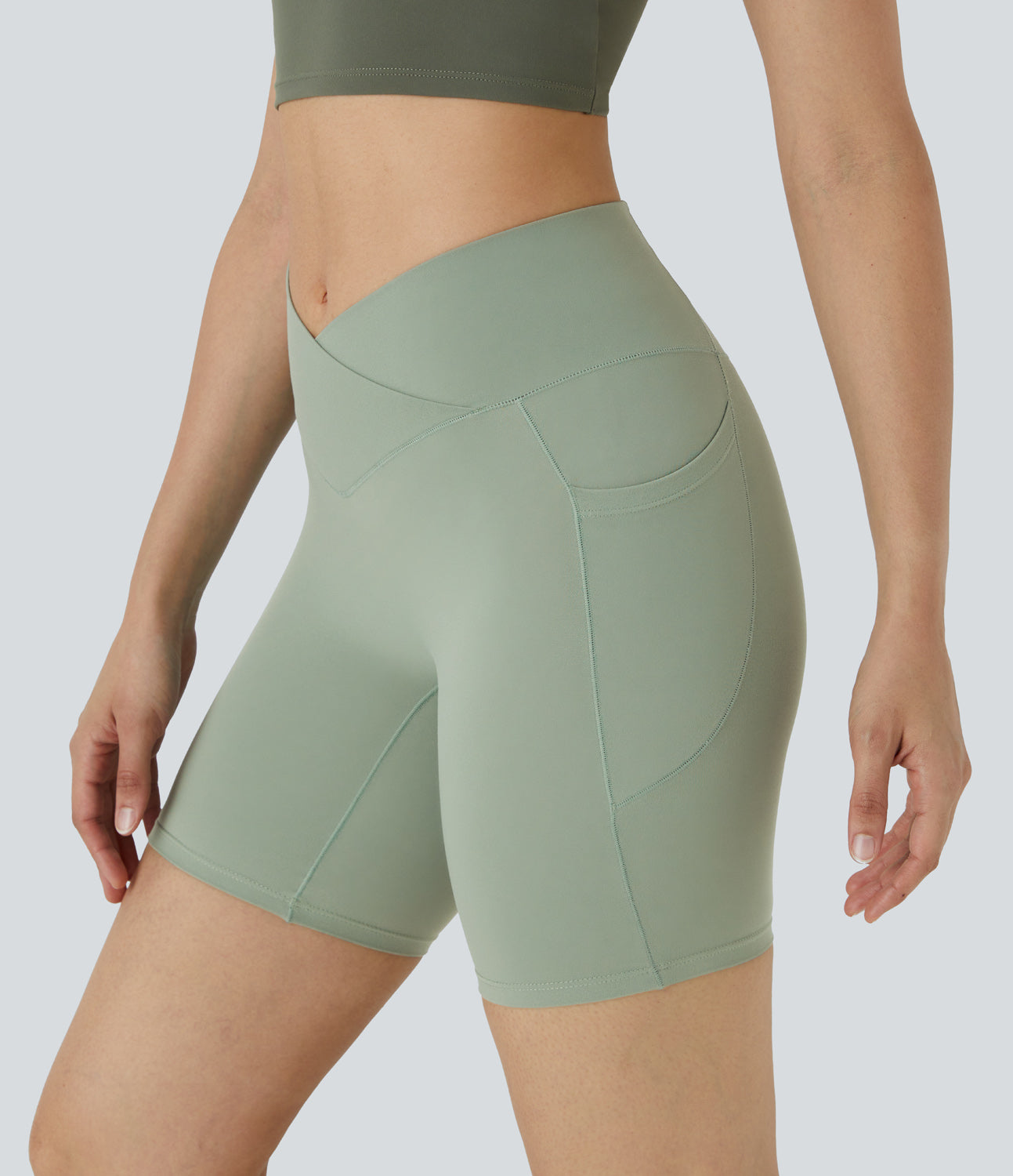 Høy midje, krysslommer i yoga-biker-shorts, 18 cm – UPF50+