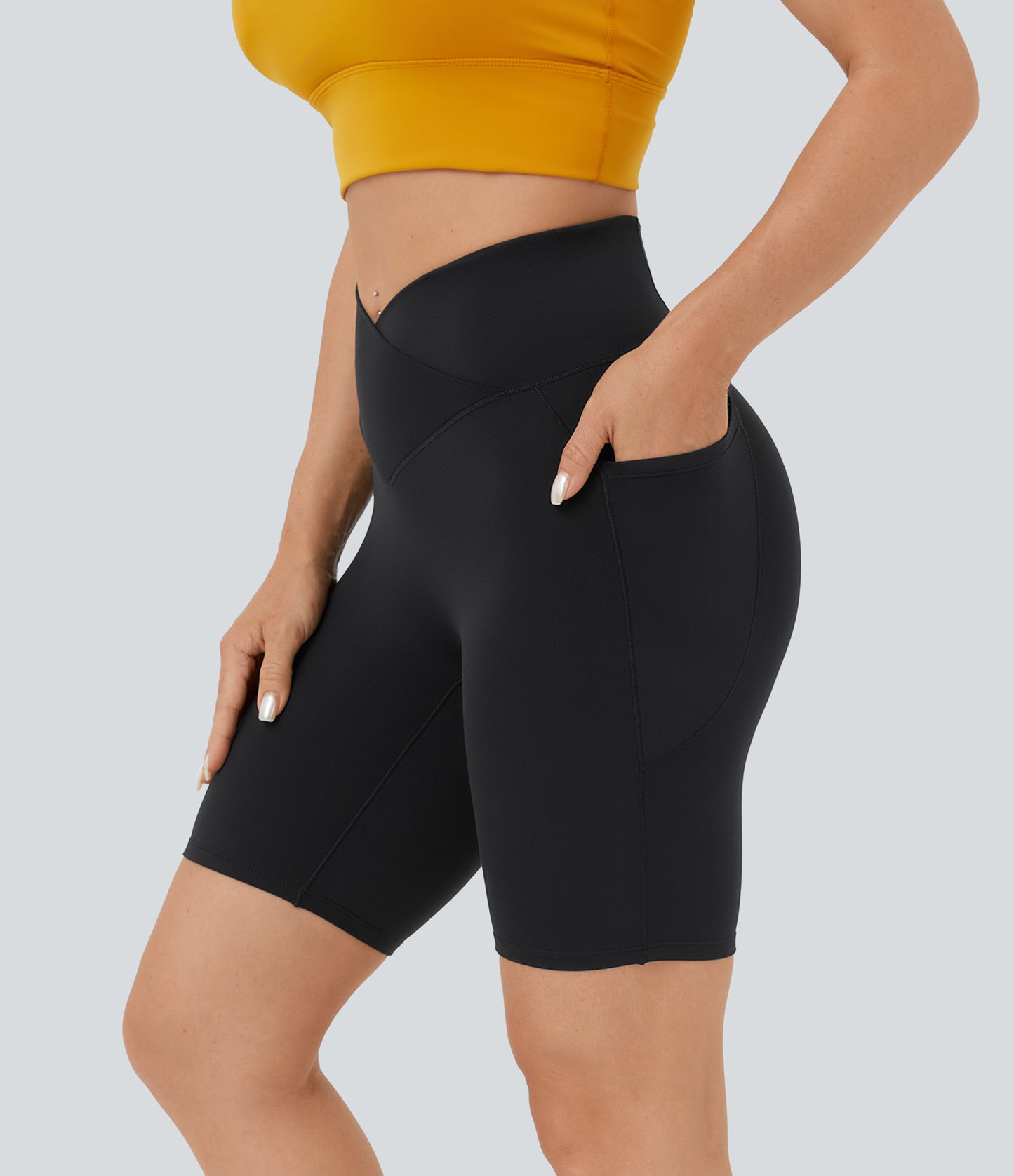Høy midje, krysslommer i yoga-biker-shorts, 18 cm – UPF50+