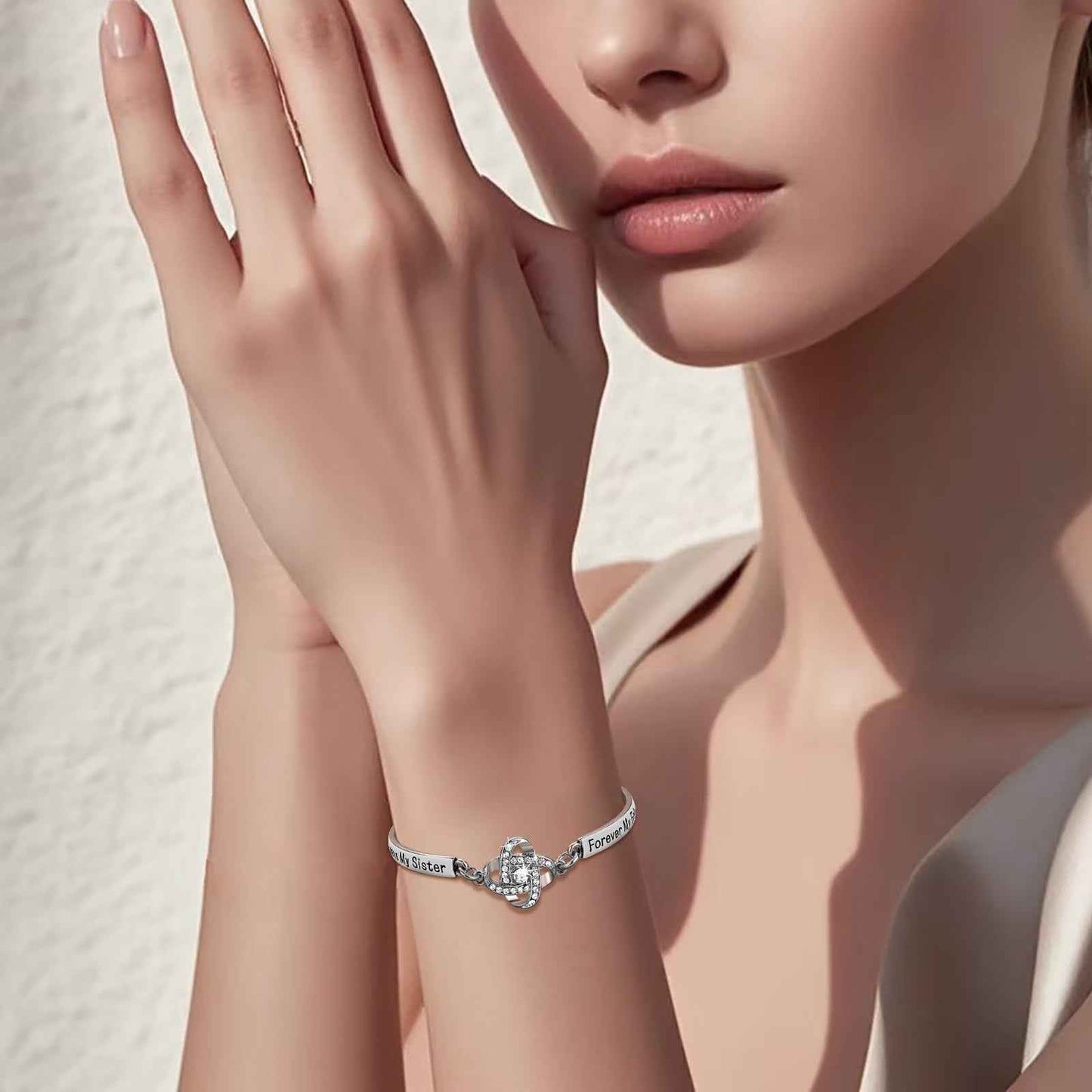 A Bracelet That Celebrates Your Unbreakable Friendship ❤️The Lucky Four-Leaf Clover Bracelet A symbol of luck, love, and the bond between best friends.
