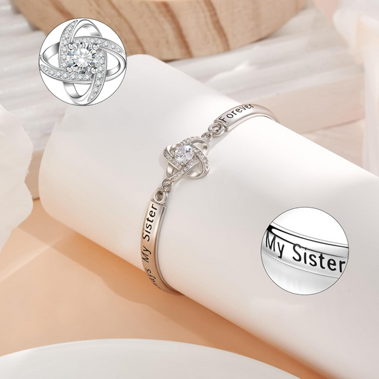 A Bracelet That Celebrates Your Unbreakable Friendship ❤️The Lucky Four-Leaf Clover Bracelet A symbol of luck, love, and the bond between best friends.