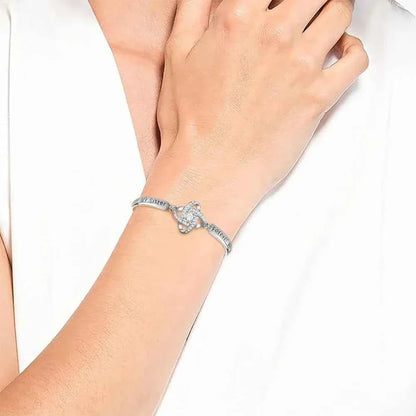 A Bracelet That Celebrates Your Unbreakable Friendship ❤️The Lucky Four-Leaf Clover Bracelet A symbol of luck, love, and the bond between best friends.